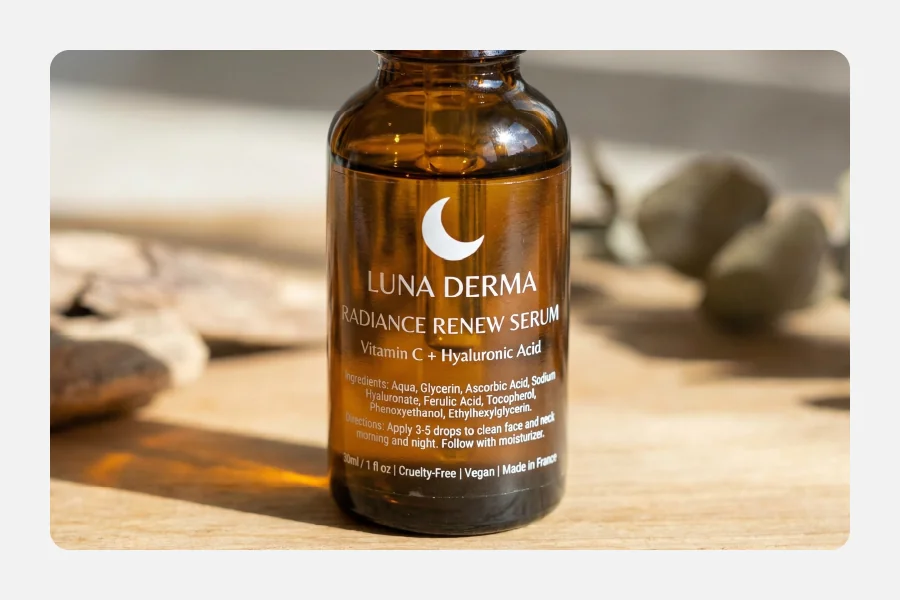 בקבוק סרום חום עם מדבקת פוליפרופילן שקופה וטקסט לבן מפורט המפרט רכיבים והוראות