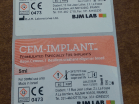 מדבקות ריבוע מודפסות בצבע מלא חומר גלם נייר כרומו + לכה